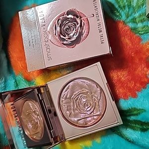 Smashbox x Vlada petal metal highlighter Prismatic Petal
